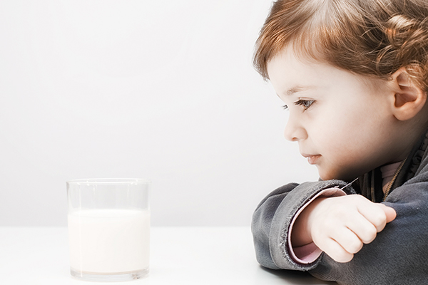 牛乳はいつから？まずはフォローアップミルク？