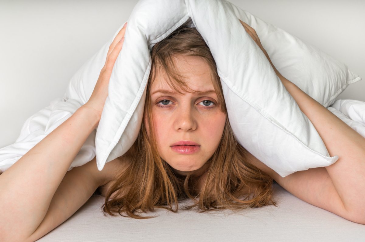 寝不足で頭痛が起きるのはなぜ?睡眠不足が原因の頭痛の治し方